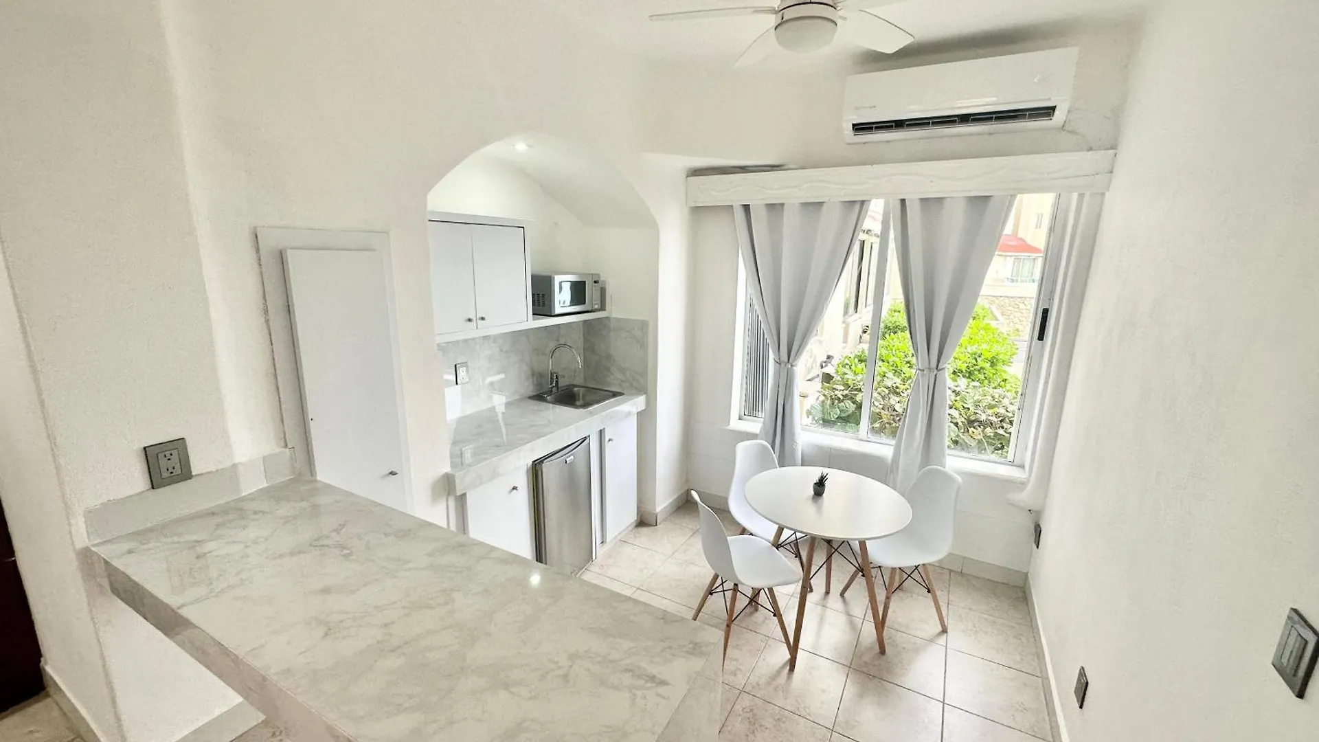 Cancun Plaza - Best Beach Aparthotel