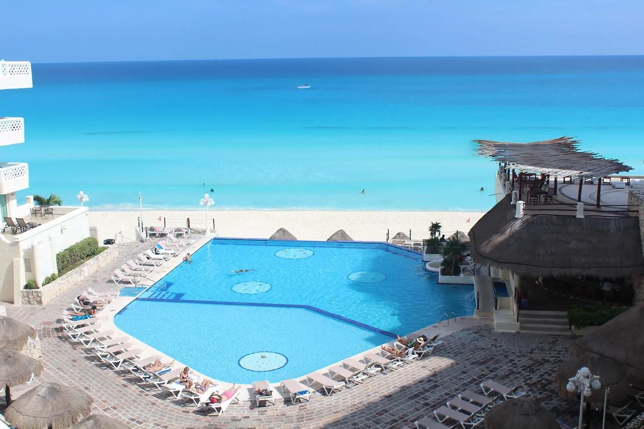 Cancun Plaza - Best Beach