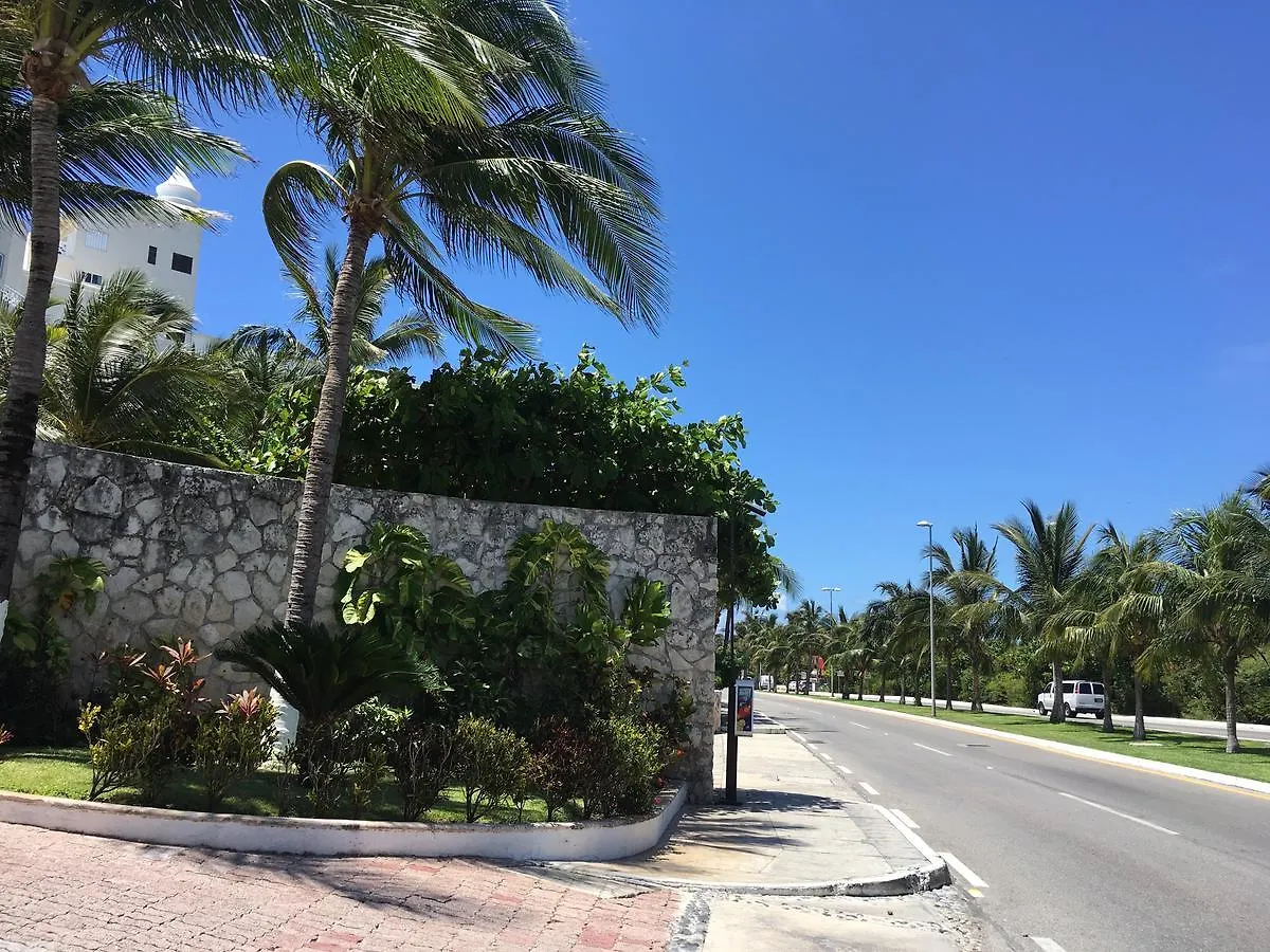 Cancun Plaza - Best Beach Mexico