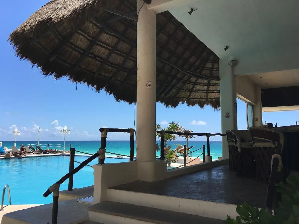 Cancun Plaza - Best Beach