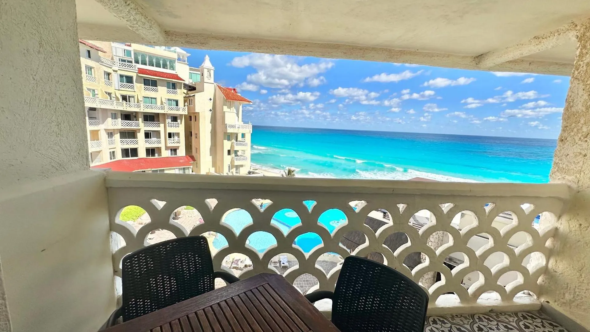 Cancun Plaza - Best Beach Aparthotel